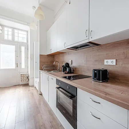 Apartman Karaván Courtyard Escape Ac, Smart Tv, Location *