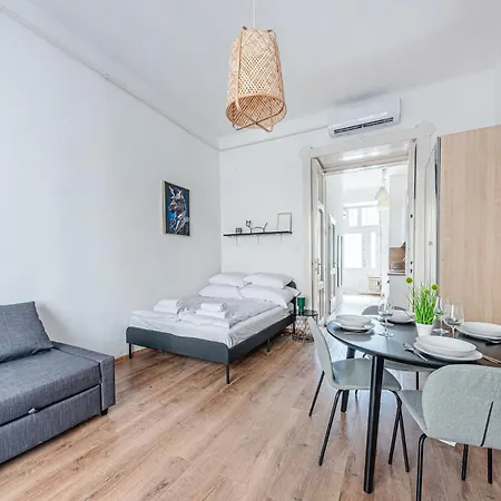 Apartman Karaván Courtyard Escape Ac, Smart Tv, Location