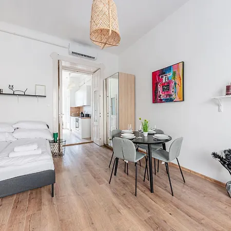 Apartman Karaván Courtyard Escape Ac, Smart Tv, Location *