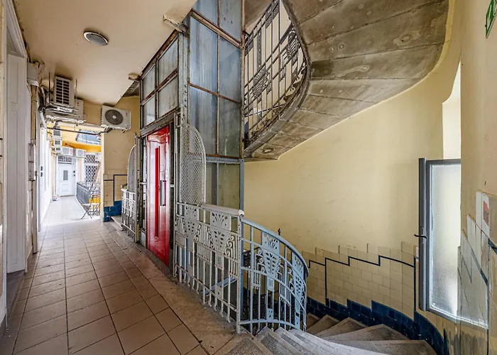 Karavan Courtyard Escape Ac, Smart Tv, Location