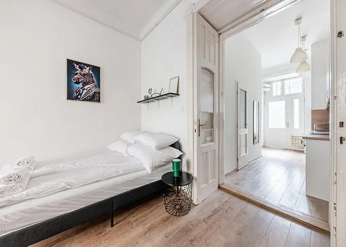 Karavan Courtyard Escape Ac, Smart Tv, Location *