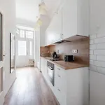Apartman Karaván Courtyard Escape Ac, Smart Tv, Location *